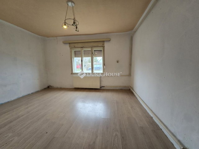 Eladó családi ház, Kacsótán 26.5 M Ft, 2 szobás
