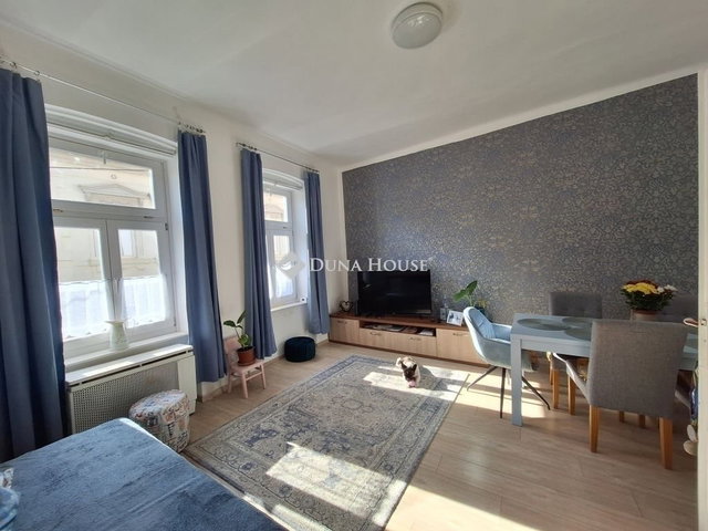 Eladó téglalakás, Pécsett 74.99 M Ft, 2 szobás