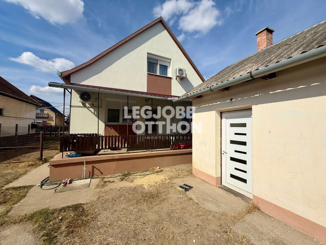 Eladó családi ház, Cegléden 135 M Ft, 4 szobás