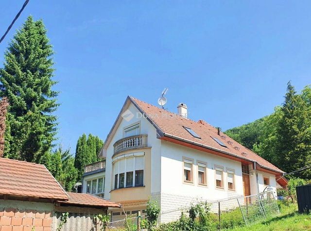 Eladó családi ház, Remeteszőlősön 220 M Ft, 7 szobás