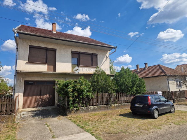 Eladó családi ház, Szentmártonkátán 54.99 M Ft, 6 szobás