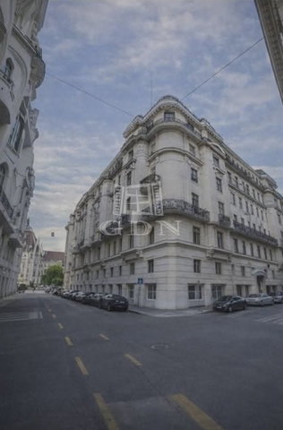 Eladó téglalakás, Budapesten, V. kerületben 69.7 M Ft, 1 szobás