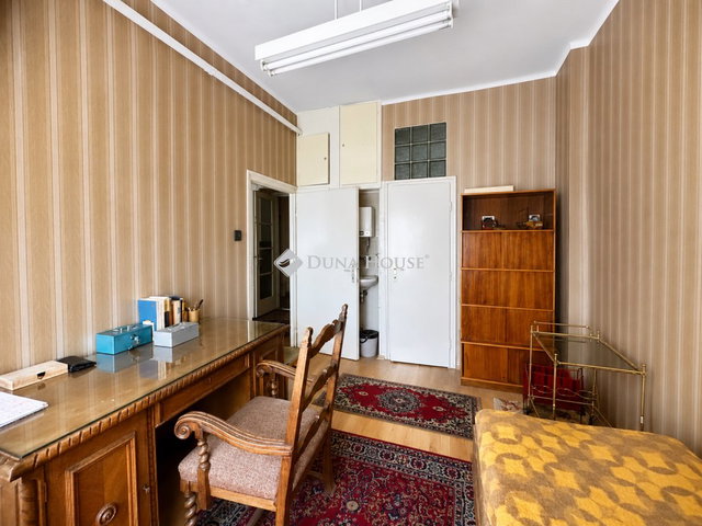 Eladó téglalakás, Kecskeméten 85 M Ft, 4 szobás