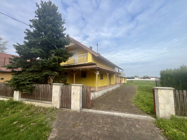 Eladó családi ház, Siófokon 89.5 M Ft, 4 szobás