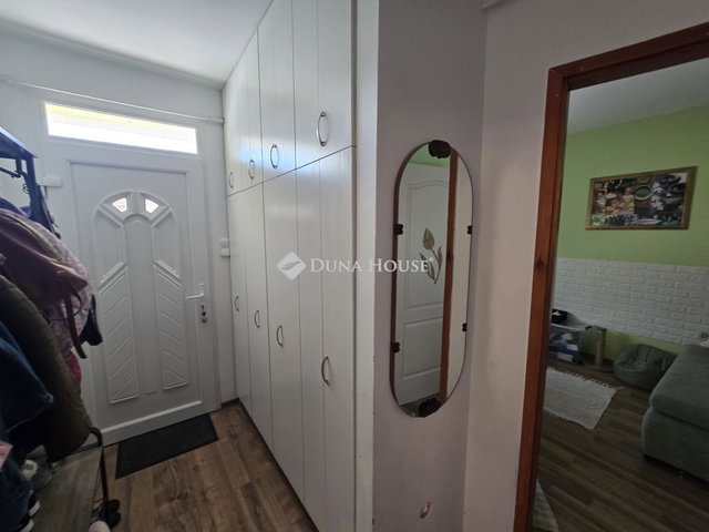 Eladó családi ház, Székesfehérvárott 91.96 M Ft, 5 szobás
