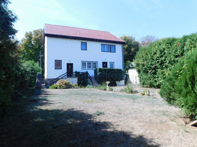Eladó családi ház, Keszthelyen 105 M Ft, 10 szobás