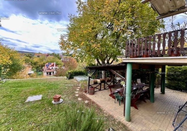 Eladó családi ház, Ürömön 259.9 M Ft, 9 szobás