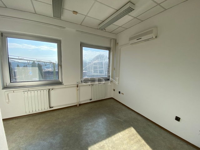 Kiadó iroda, Vácon 44 E Ft / hó, 2 szobás / költözzbe.hu