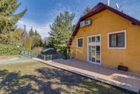 Eladó családi ház, Szentendrén 260 M Ft, 13 szobás