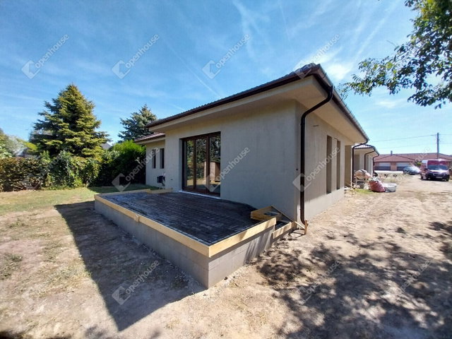 Eladó ikerház, Tácon 84.8 M Ft, 3 szobás / költözzbe.hu