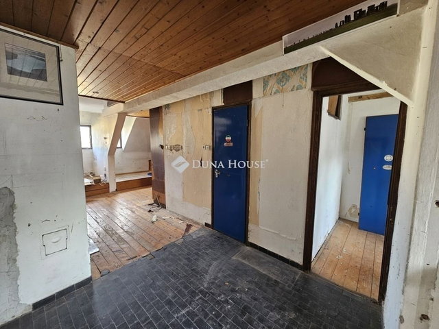 Eladó téglalakás, Esztergomban 72 M Ft, 3 szobás
