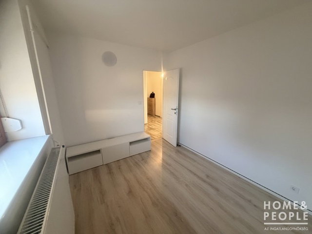 Eladó téglalakás, Szegeden 43.49 M Ft, 3 szobás