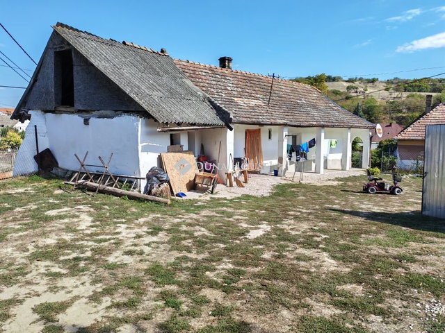 Eladó családi ház, Ozorán 8 M Ft, 3 szobás