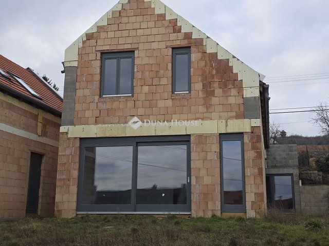 Eladó ikerház, Alsóörsön 175 M Ft, 5 szobás