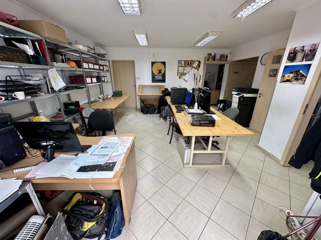 Eladó ipari ingatlan, Nyíregyházán, Nagyvárad utcában 125 M Ft
