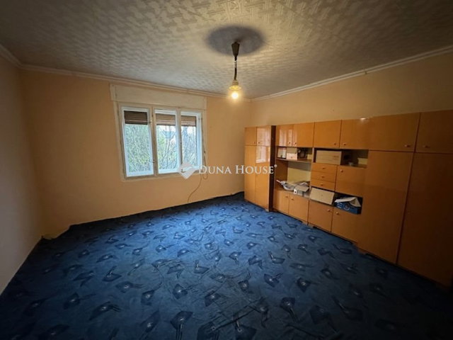 Eladó családi ház, Solton 36 M Ft, 4 szobás