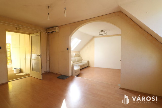 Eladó családi ház, Hódmezővásárhelyen 79.9 M Ft, 9 szobás