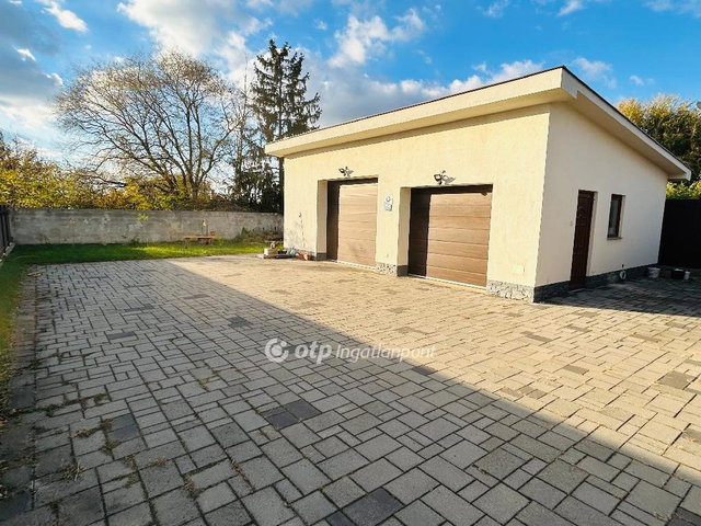 Eladó családi ház, Hajdúsámsonon 150 M Ft, 4 szobás