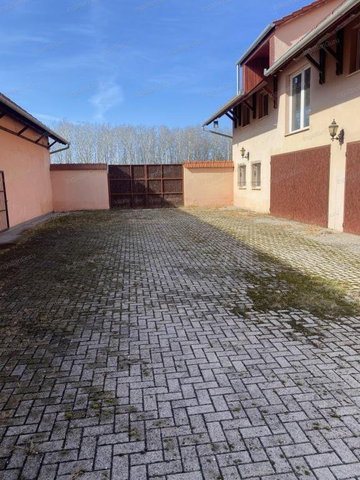 Kiadó ipari ingatlan, Kecskeméten 600 E Ft / hó
