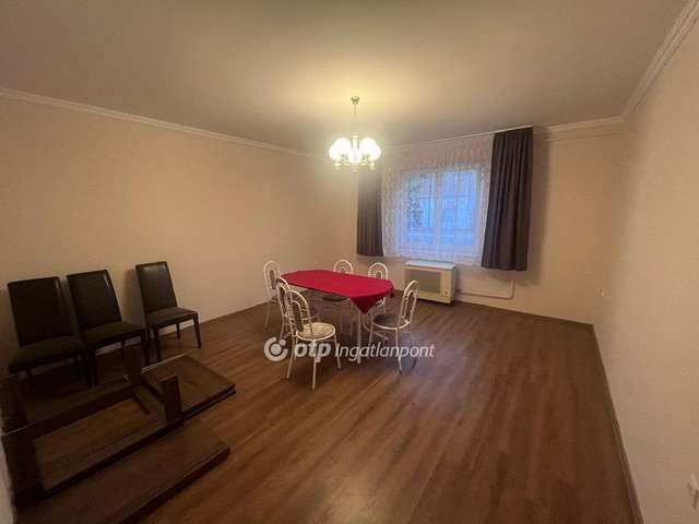 Eladó családi ház, Szegeden 105 M Ft, 2 szobás