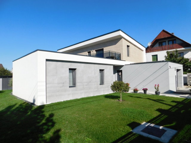 Eladó családi ház, Hévízen 245 M Ft, 5 szobás