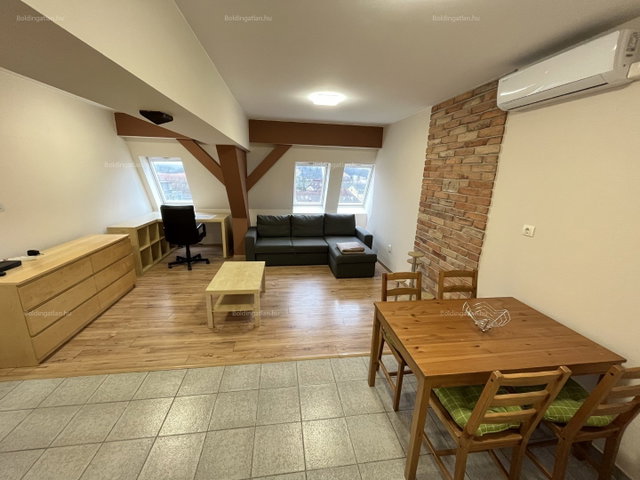 Kiadó téglalakás, albérlet, Kaposváron, Fő utcában, 3 szobás