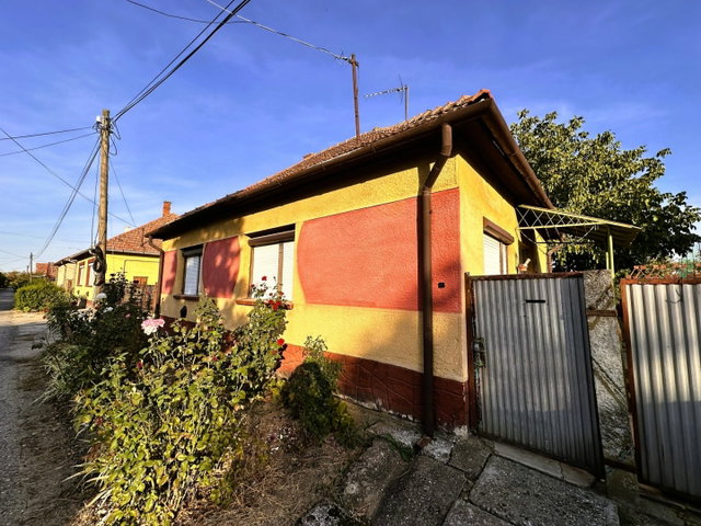 Eladó családi ház, Sarkadon 9 M Ft, 2 szobás