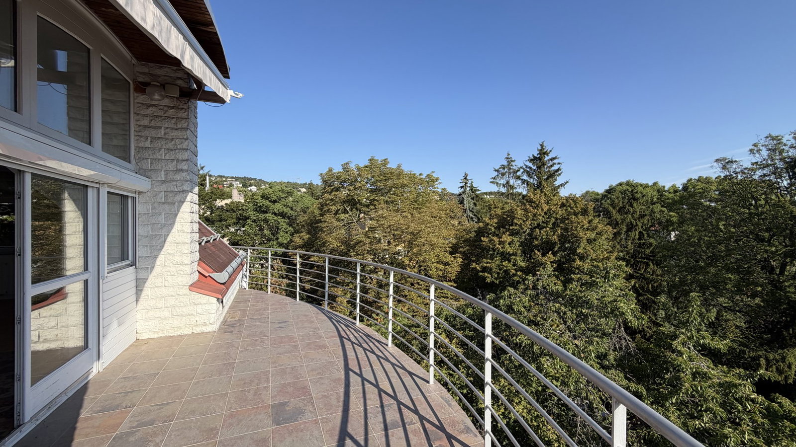 4 bed · 135m² · 653.400.000 ft