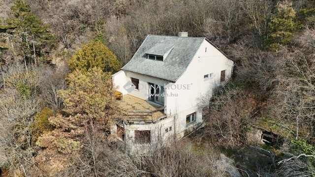 Eladó családi ház, Pécsett 84.9 M Ft, 5 szobás