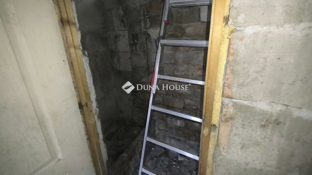 Eladó családi ház, Ajkán 14.9 M Ft, 2 szobás