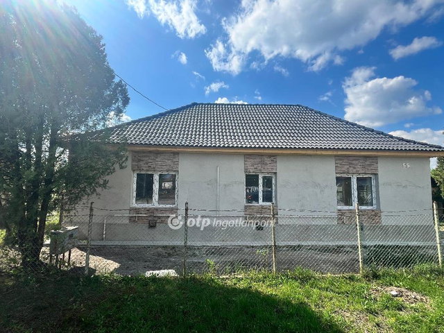 Eladó családi ház, Újszászon 34.99 M Ft, 3+1 szobás