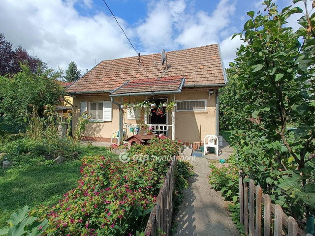 Eladó családi ház, Kiskunlacházán 125 M Ft, 1+2 szobás
