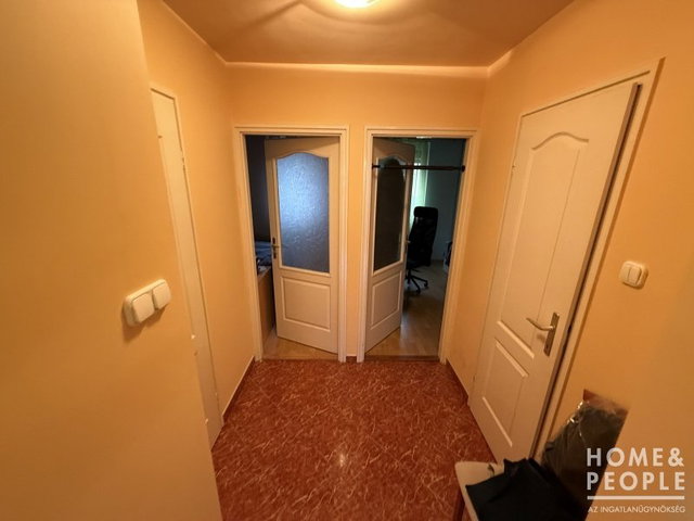 Eladó téglalakás, Szegeden 73.99 M Ft, 3 szobás