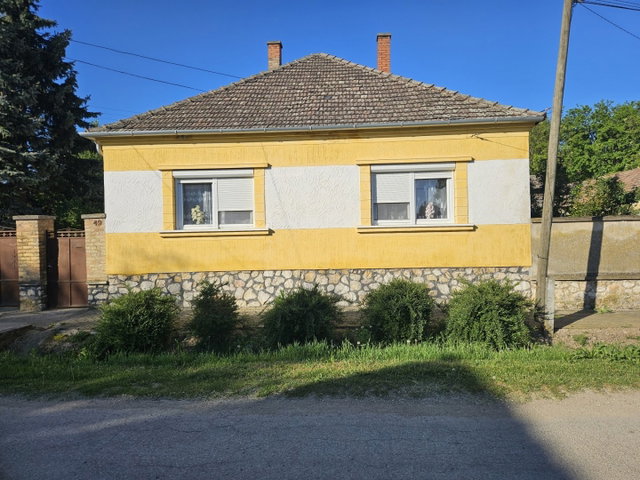 Eladó családi ház, Nagygyimóton 33.9 M Ft, 2 szobás
