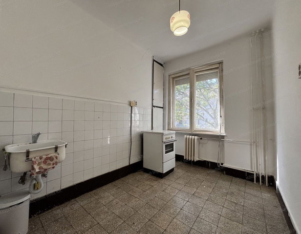 Eladó téglalakás, Tatabányán 31 M Ft, 1 szobás