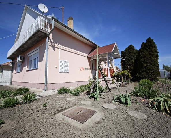 Eladó családi ház, Röszkén 89.7 M Ft, 3 szobás