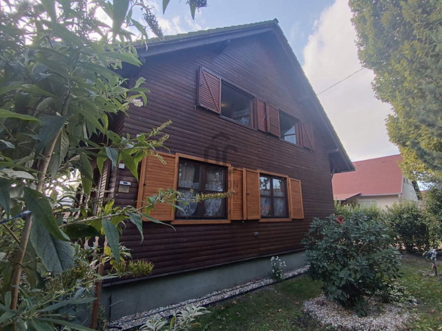 Eladó családi ház, Balatonfenyvesen 112.84 M Ft, 6 szobás
