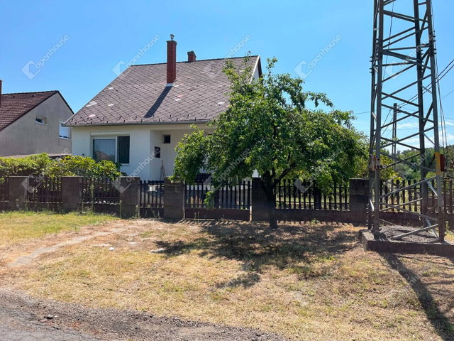 Eladó családi ház, Kaposváron 61.5 M Ft, 4 szobás