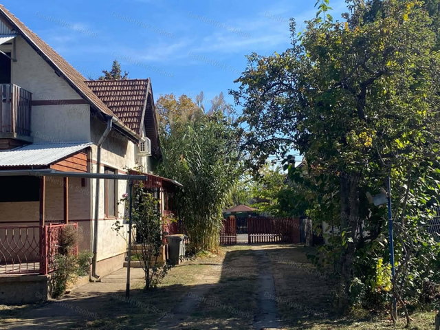 Eladó családi ház, Szolnokon 65 M Ft, 4 szobás
