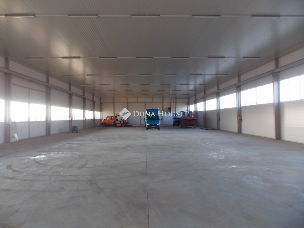 3400 m² · 900.000.000 Ft