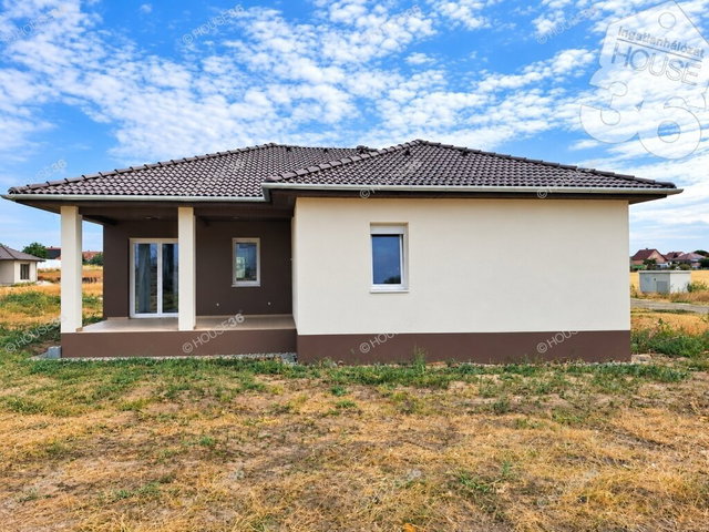 Eladó családi ház, Kunszálláson 89.5 M Ft, 4 szobás