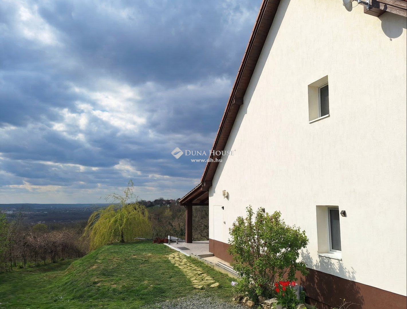 5 bed · 300m² · 89.900.000 ft