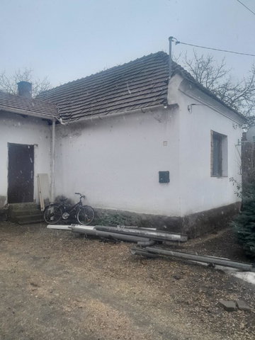 Eladó családi ház, Tatán 65 M Ft, 4 szobás