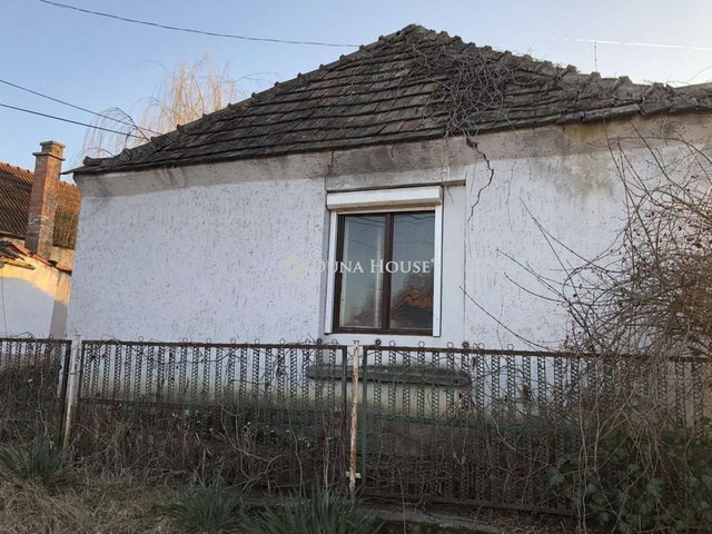 Eladó családi ház, Tarjánon, Sport utcában 15 M Ft, 2 szobás