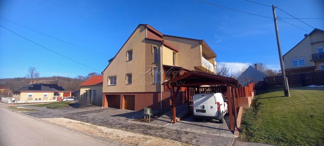 Eladó családi ház, Bakonyszentkirályon 129.99 M Ft, 8 szobás