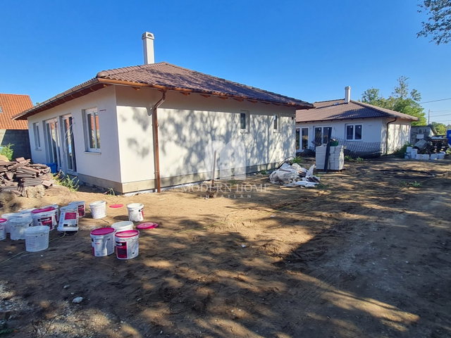 Eladó családi ház, Székesfehérvárott 97.5 M Ft, 3 szobás