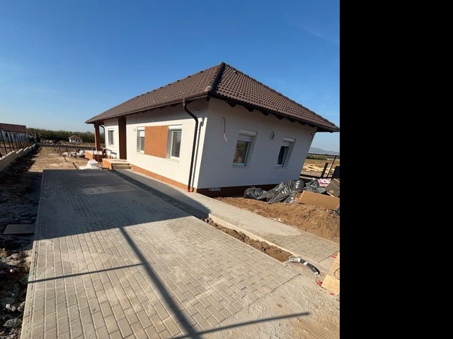 Eladó családi ház, Csörögön 97.9 M Ft, 4 szobás