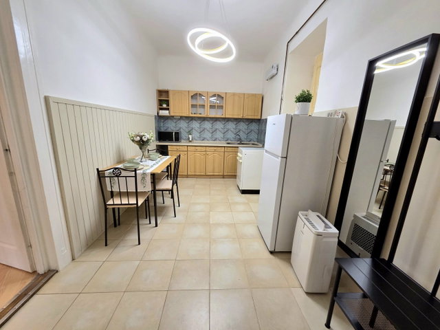 Eladó téglalakás, Budapesten, VIII. kerületben, Kálvária téren