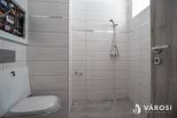 Eladó téglalakás