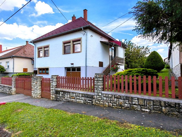 Eladó családi ház, Bonyhádon 75 M Ft, 5 szobás